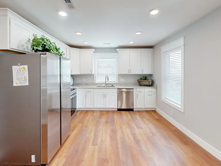 1310 Forest Ave — Photo 4