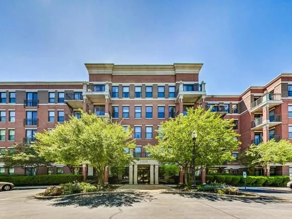 2335 W Belle Plaine Ave APT 108, Chicago, IL 60618