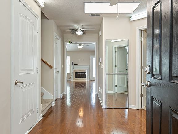 3rd image of 1120 Silvermoon Dr