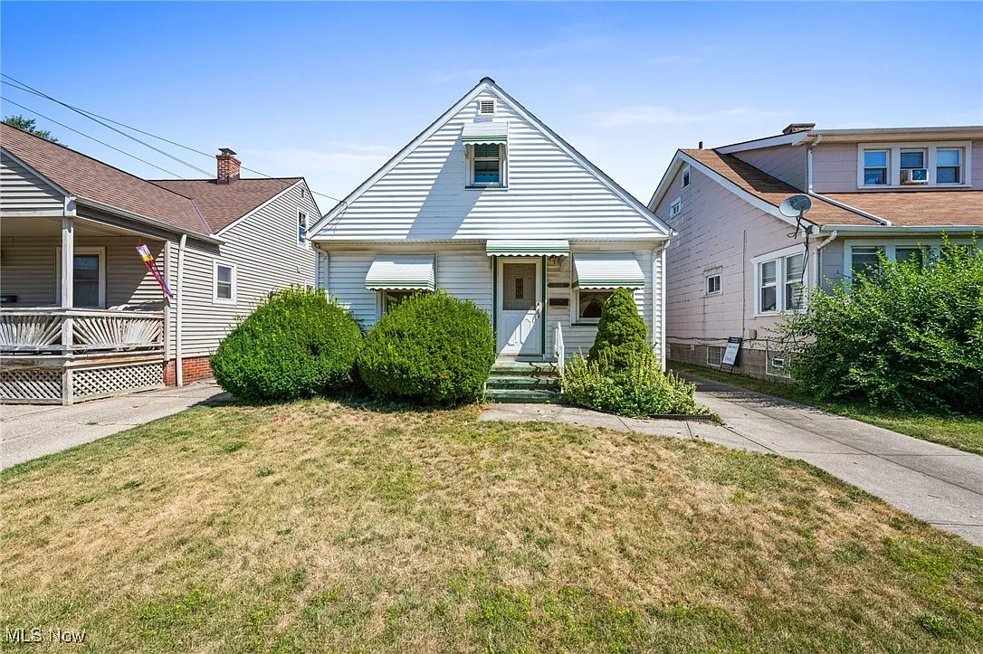 10306 Jasper Ave photo 1