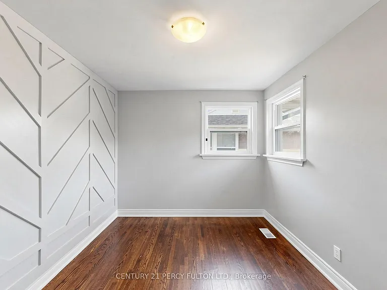 25 Kenwood Cres — Photo 18