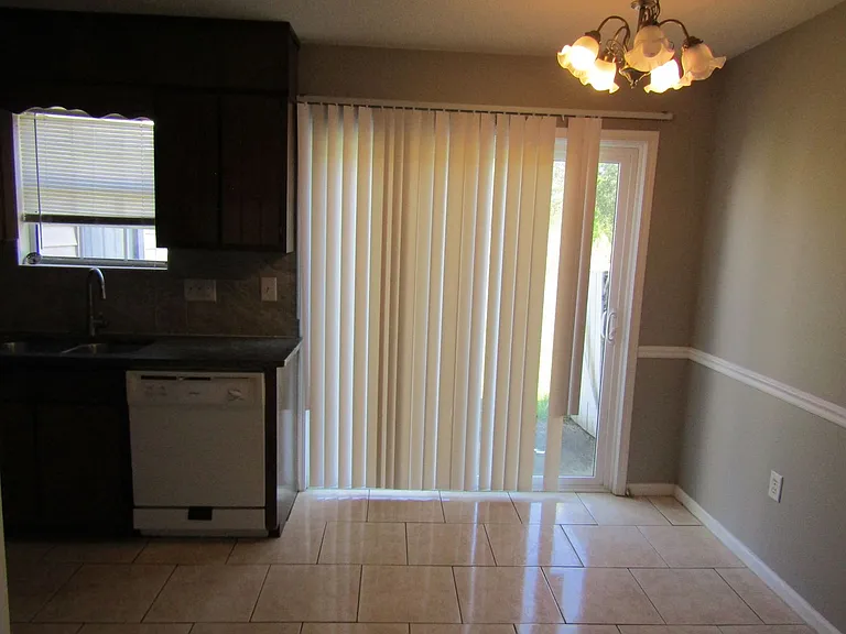 1100 Pineland Ave #4D — Photo 6