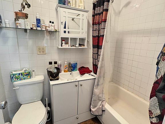 5th image of 20-62 26th St #1R
