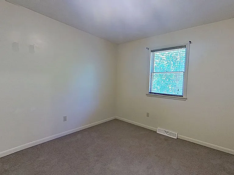 261 Ark Dr — Photo 5