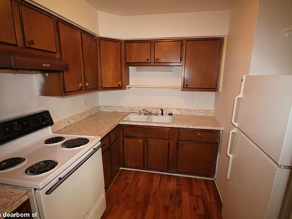 3rd image of 1446 N Dearborn St #1627