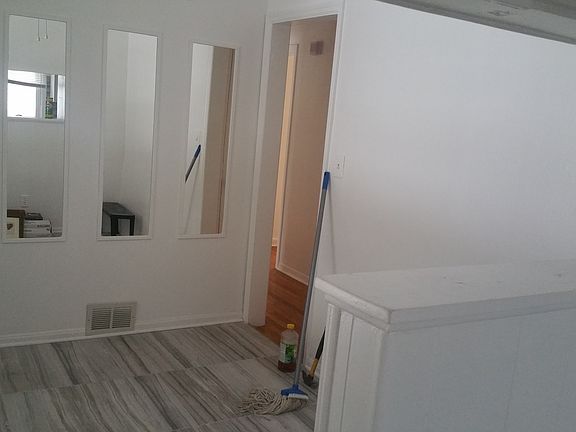 4th image of 3008 Kenmore Ave