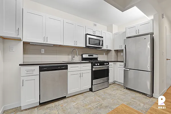 Rented by REZI | media 19