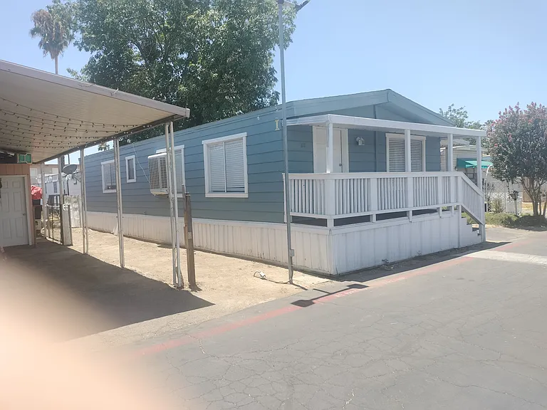 65 Sylvia St — Photo 3