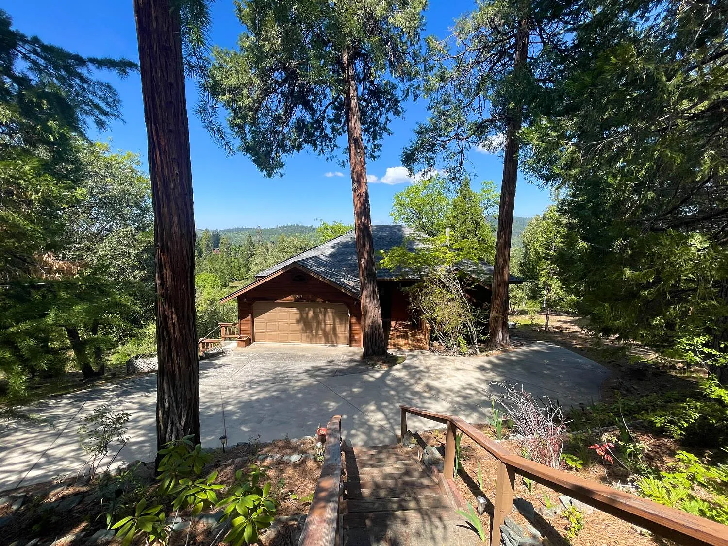 387 Snowberry Ct photo 1