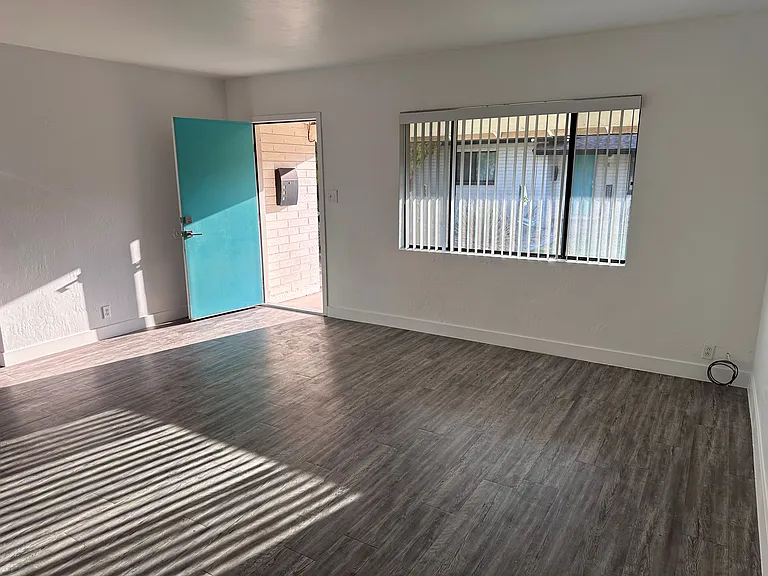 1535 W Indian School Rd — Photo 4