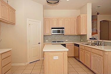 4th image of 1734 Auburn Dr