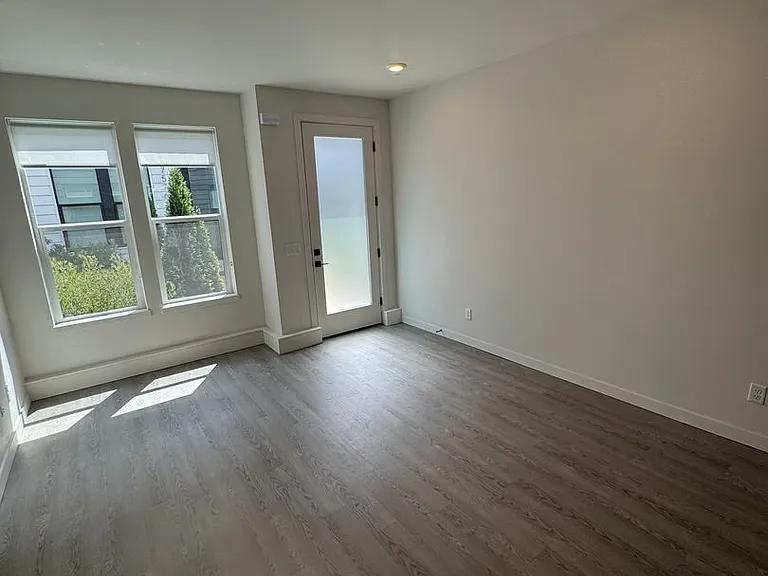 Emerald Townhomes — Photo 4