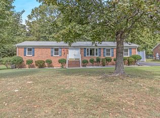 8200 Westbourne Dr, Charlotte, NC 28216