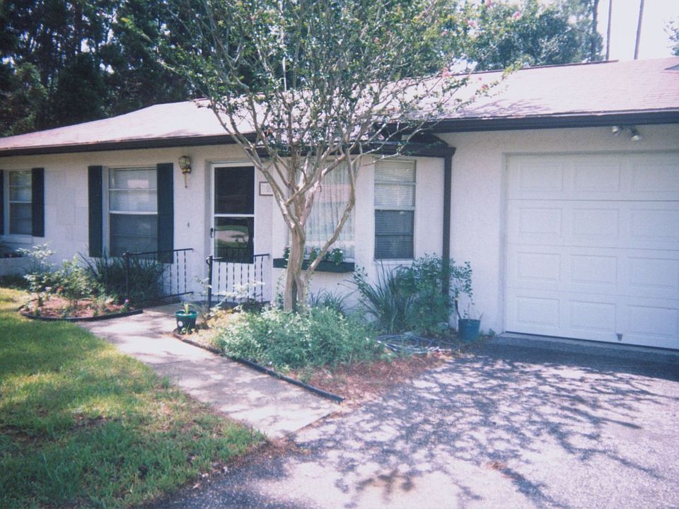 Front with bay window for breakfast!