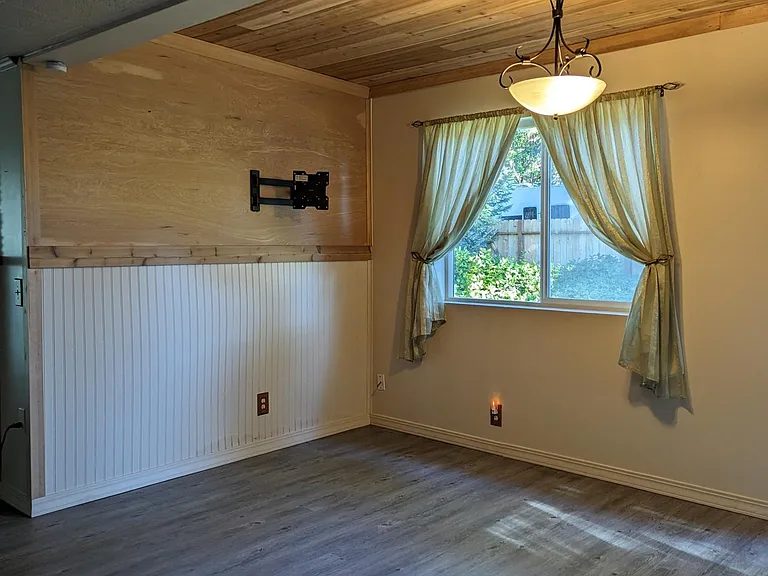 863 Trinidad Ct NE — Photo 10
