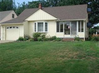 2202 Green Ridge Dr, Wickliffe, OH 44092