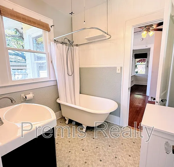 1103 Charles St — Photo 14
