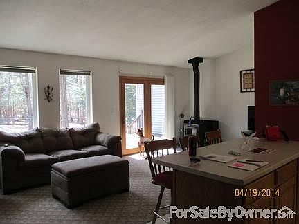 Bright and spacious
						:
						Great open space, bright south facing windows open to beautiful view