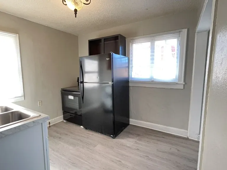 1521 S Mulberry St — Photo 2