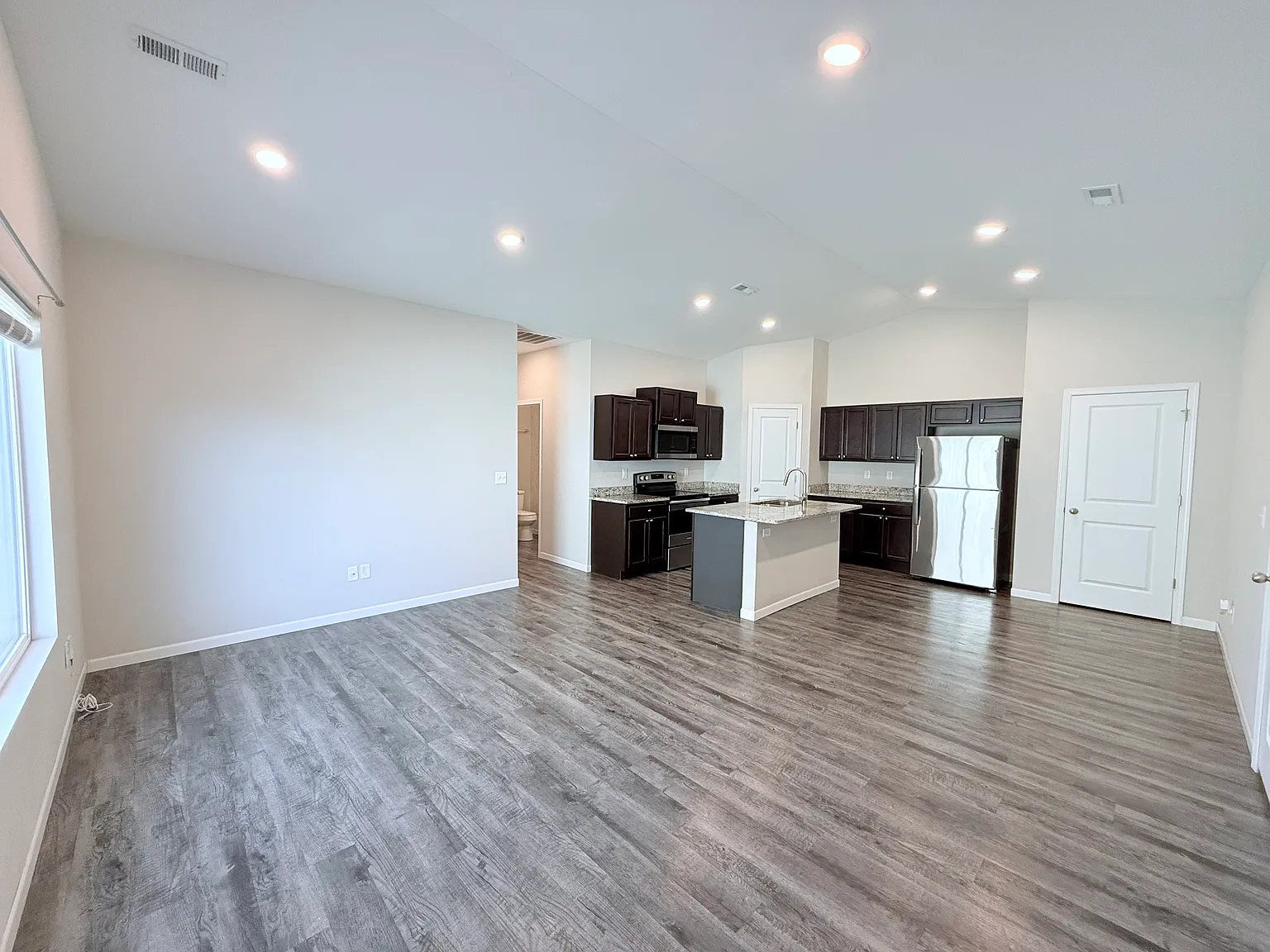 3 bed, 1224 sqft, $1,625 — Photo 2