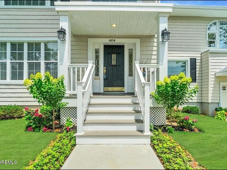 400 Ocean Rd — Photo 2
