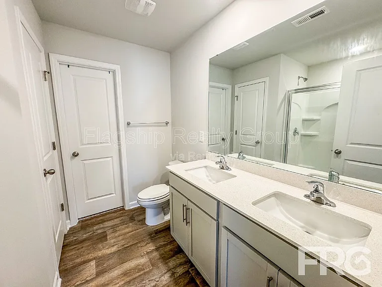 1313 Riverstone Dr — Photo 33