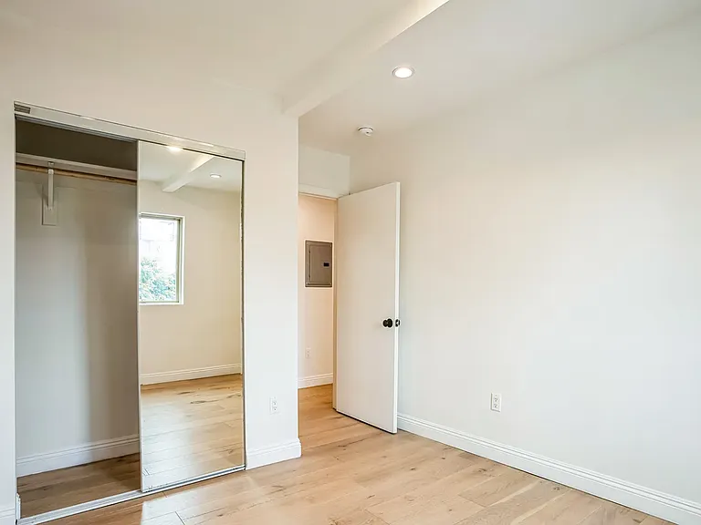 652 Vernon Ave #2 — Photo 30