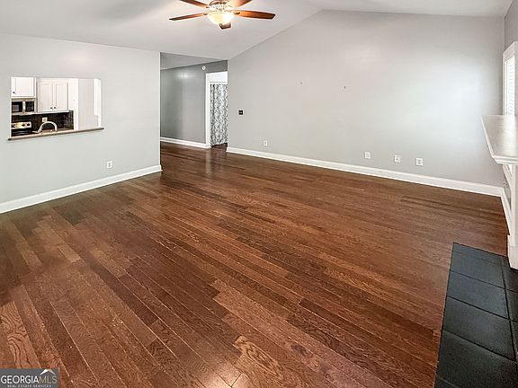4th image of 1100 Brookshire Ct