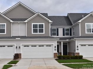 105 Saltsprings Dr, Saline, MI 48176