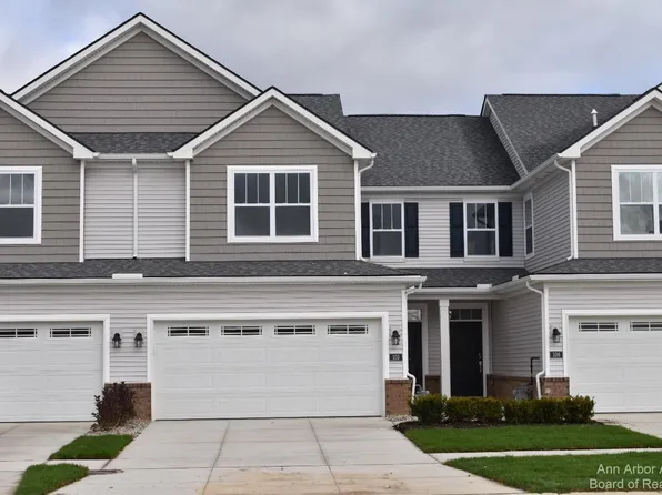 105 Saltsprings Dr, Saline, MI 48176