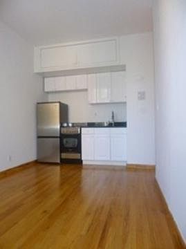 4th image of 309 W 11th St
