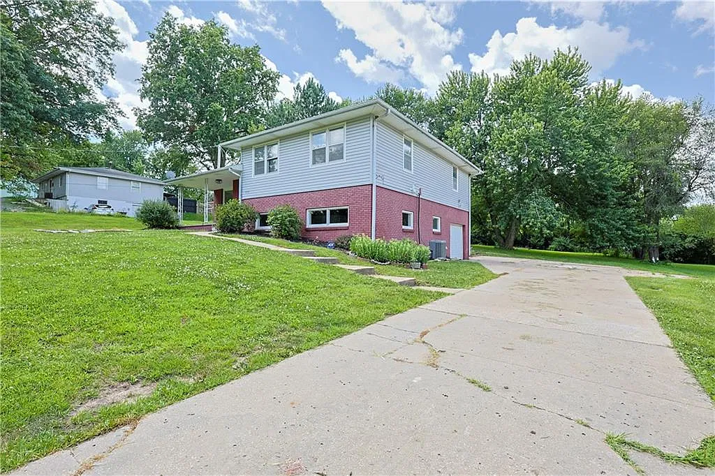 4 bed, 1939 sqft, $2,100 — Photo 3