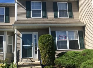 60 Horseshoe Dr, Douglassville, PA 19518