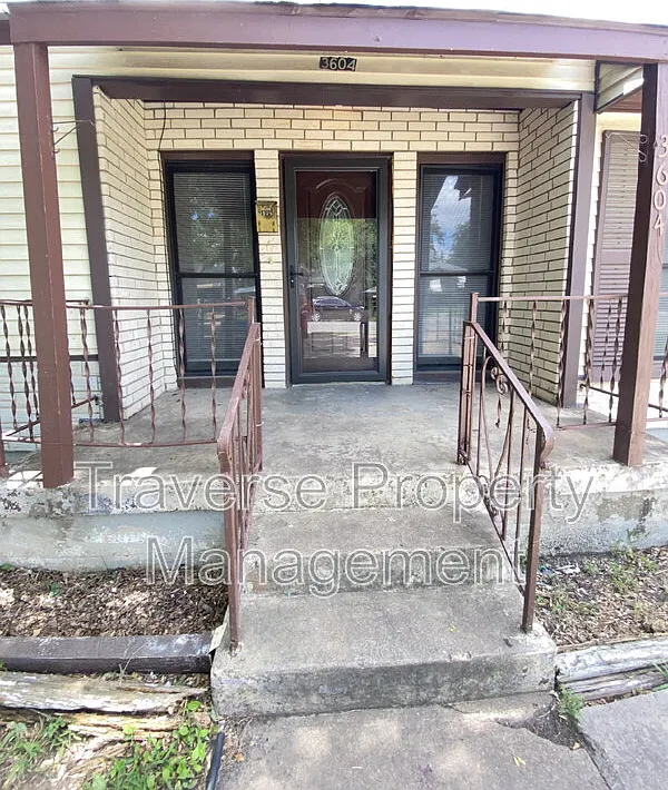 4 bed, 2.0 bath, 1302 sqft, $1,925 — Photo 4