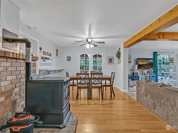 5th image of 321 E Beck Street