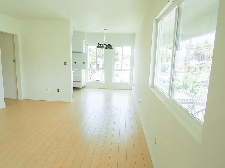 4865 Saratoga Ave — Photo 9