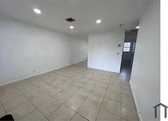 3 bed, $2,300 — Photo 4