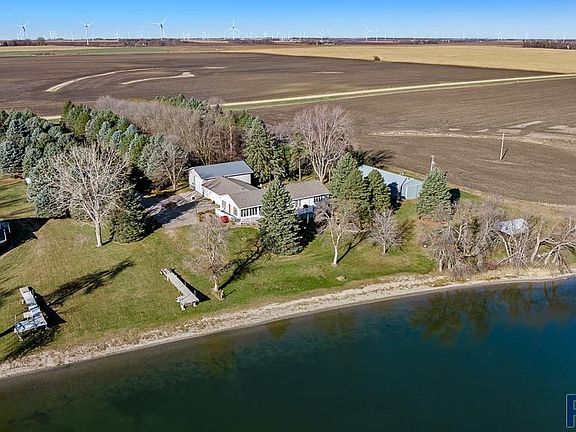 3rd image of 2424 County Road 101 Rd