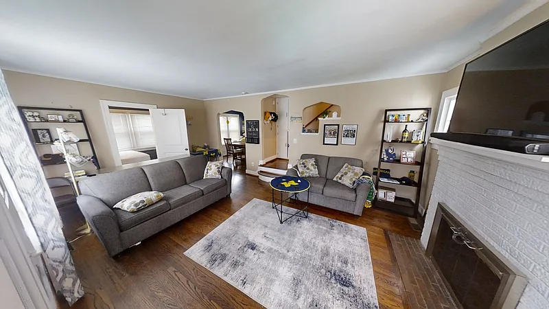 3 bed, 2.0 bath, 1272 sqft, $2,325 — Photo 2