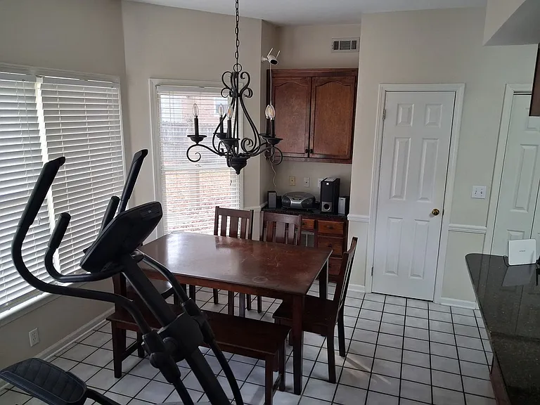 1228 Mallard Cir — Photo 7