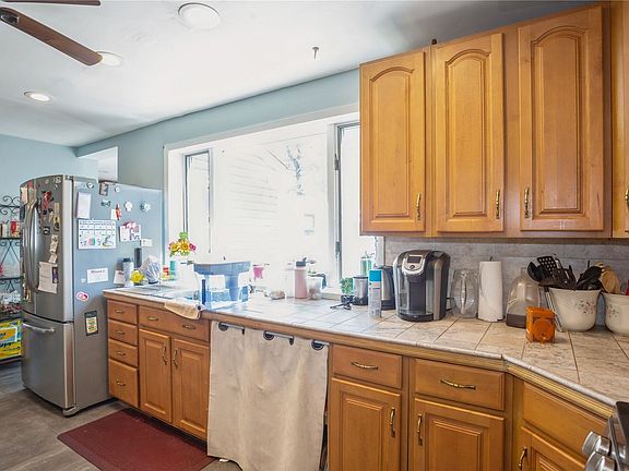 4th image of 153 Rollstone Ave