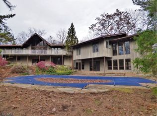 906 E Gate Rd, Kinnelon, NJ 07405