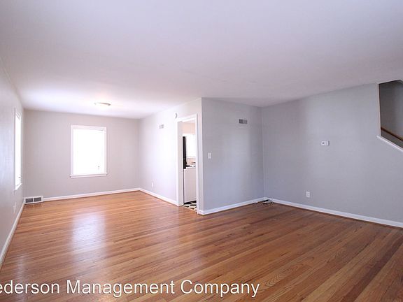 3rd image of 7553 Wyoming St