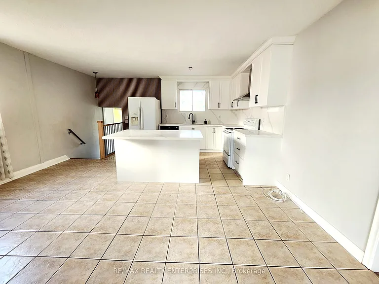 557 Stirling Ave S #MAIN — Photo 7