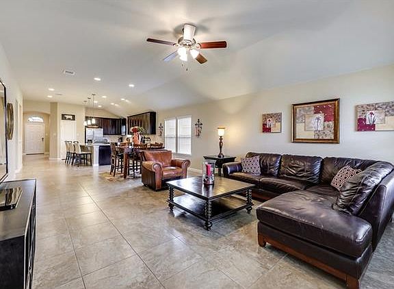 4th image of 3617 Esperanza Dr