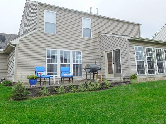 4th image of 2395 Featherston Dr