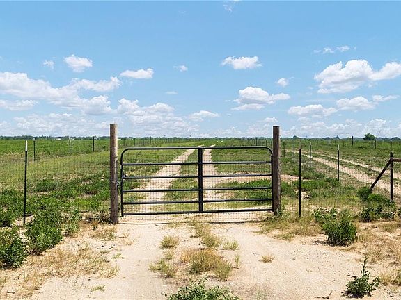 5th image of 17449 La Coma Service Rd