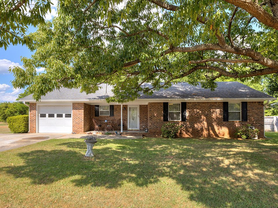 1st image of 3325 Bluff Dr