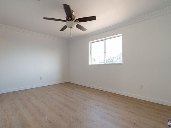 5th image of 207 E Barbara St
