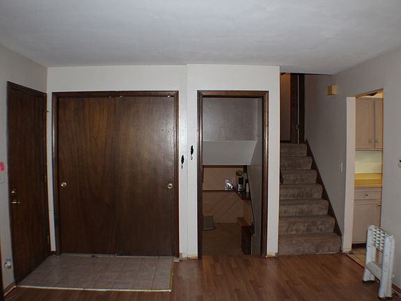 3rd image of 556 Michigan Ave